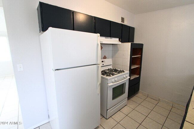 Building Photo - 565 S Hobson