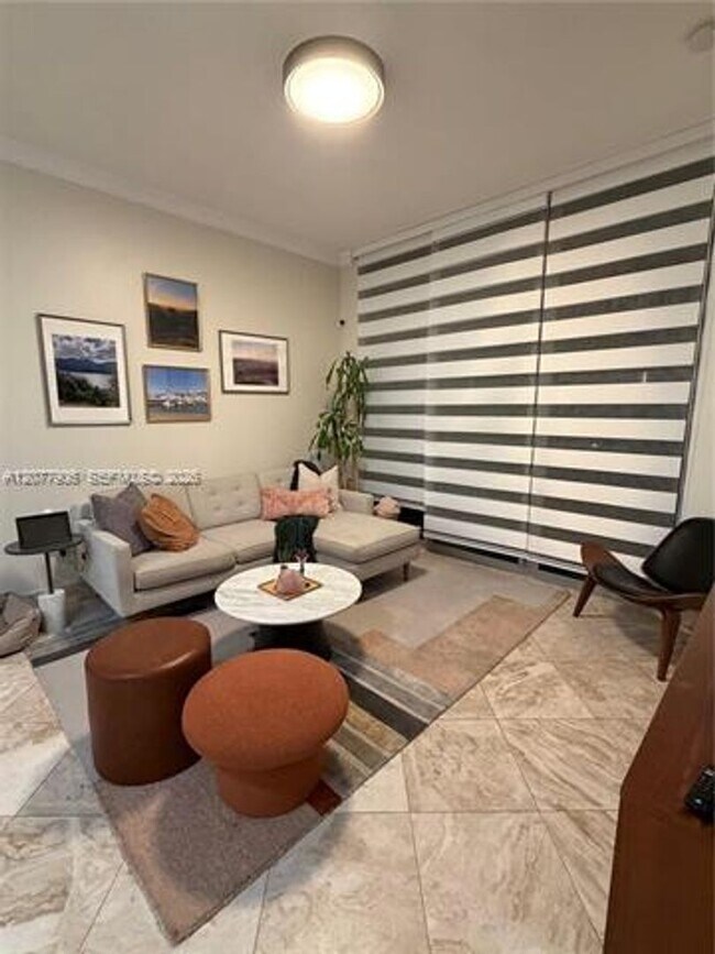 Foto del edificio - 3470 E Coast Ave