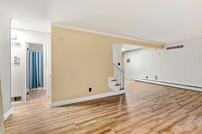 Building Photo - Single family Walking distance to UofD; Av...