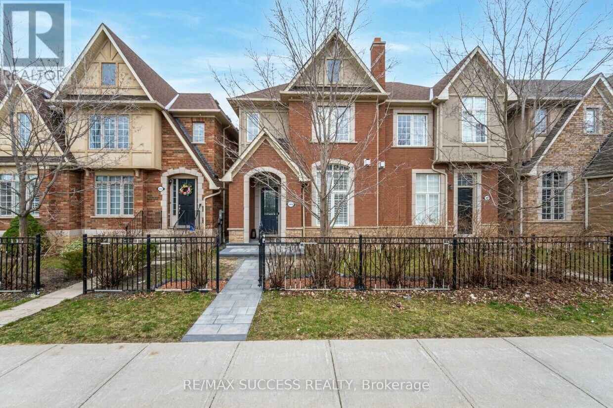 Photo principale - 3466 Eglinton Ave W
