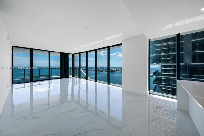 Foto del edificio - 700 NE 24th St