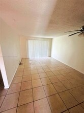 Building Photo - 932 W Kalmia Dr