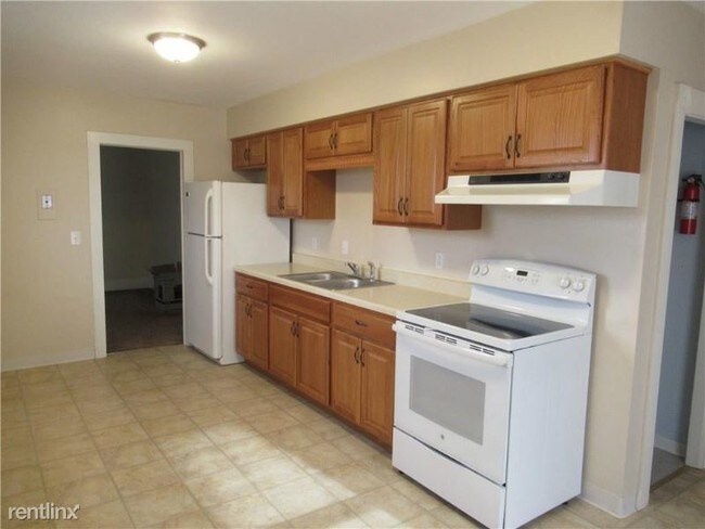Foto del edificio - 5072 Clinton Street Rd