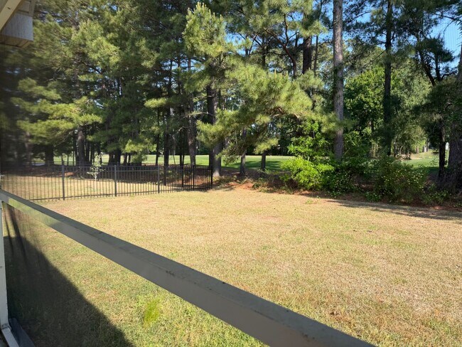 Building Photo - Arrowhead Golf Community