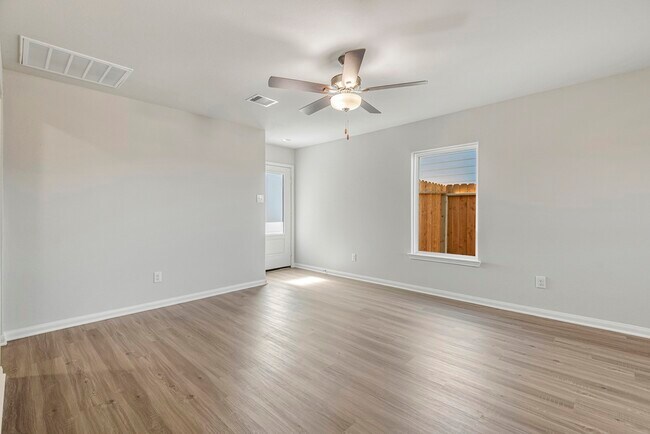 Foto del edificio - 8117 Sunberry Shadow Dr