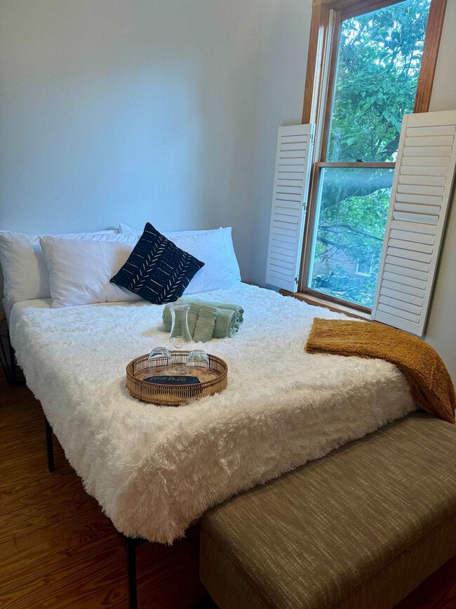 Building Photo - 1235 Highland St