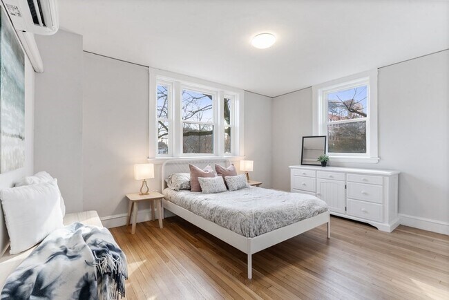 Building Photo - 33 Hudson St