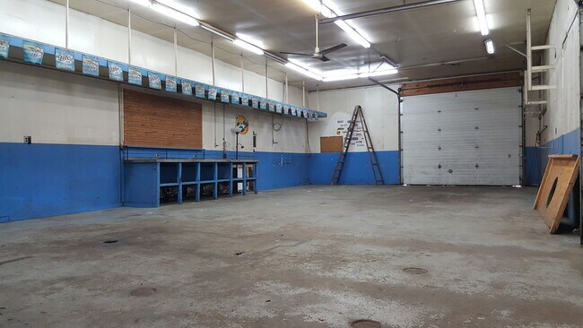Building Photo - 21 E Romeo Rd