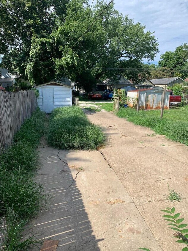 Primary Photo - 1504 E Illinois St