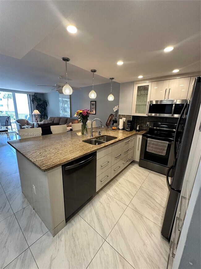 Foto del edificio - 3540 S Ocean Blvd