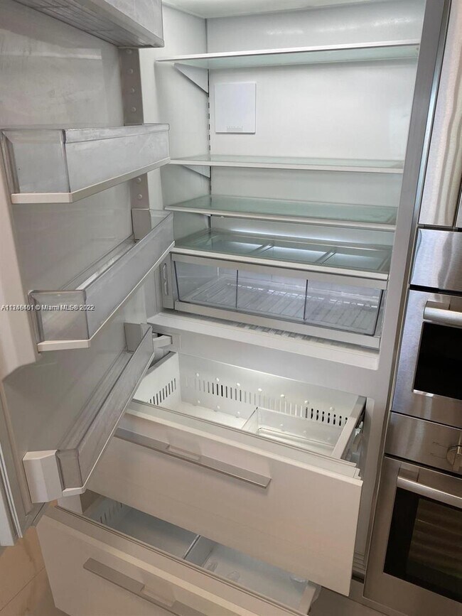 Foto del edificio - 300 Sunny Isles Blvd