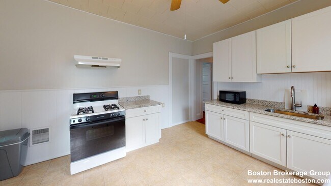Foto del edificio - 32 Roseclair St