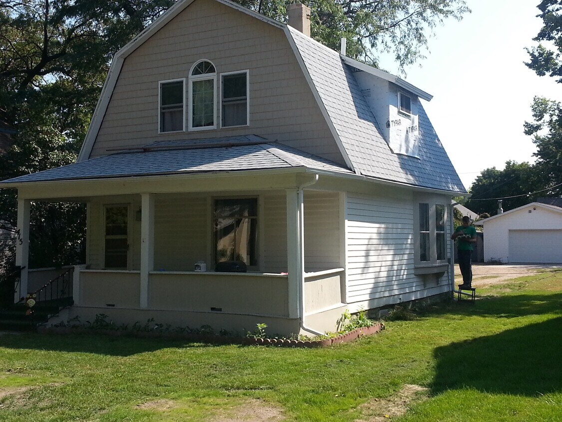 HOUSE - 415 W 11th Ave