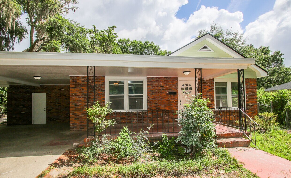 Primary Photo - Spacious 4 Bedroom, 2.5 Bath Home in Savan...