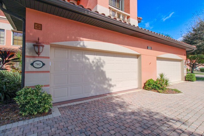 Building Photo - ** THE STRAND COMPLETELY REMODELED GEORGOUS 2/2 GROUND FLOOR COACHHOME SOCIAL MEMBERSHIP WITH GOL...