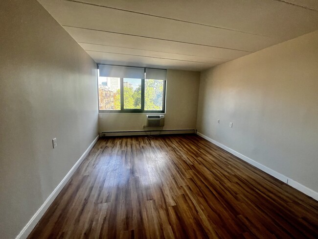 Building Photo - 715 Tremont St