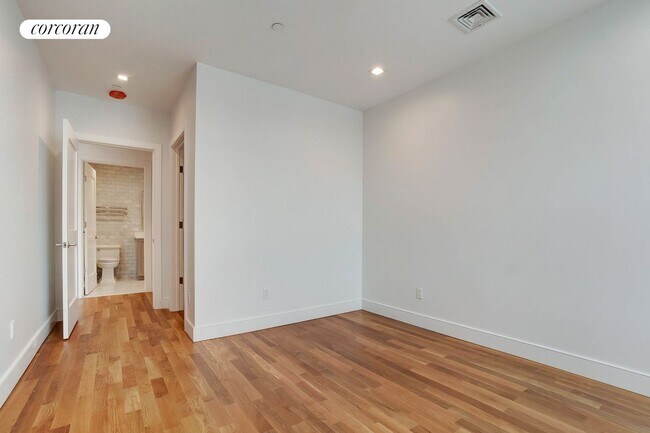 Building Photo - 115 Wooster St