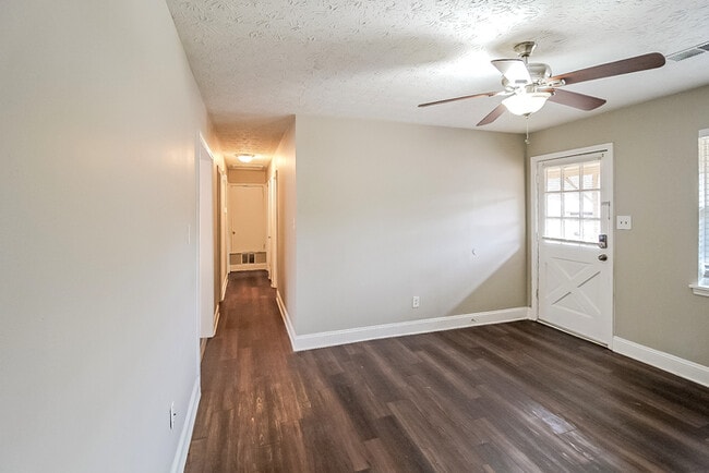 Foto del edificio - 612 Ralph Rd SE