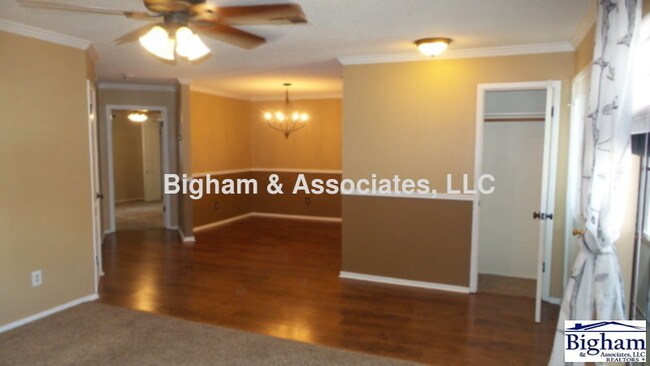 Foto del edificio - 901 S Mays St