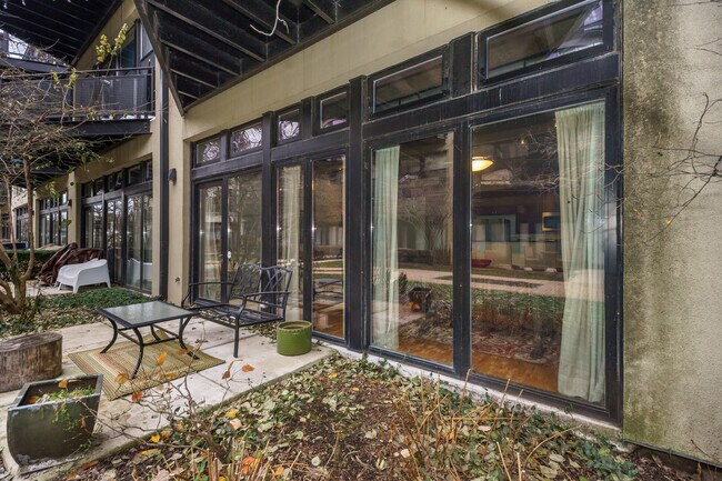 Foto del edificio - 1000 W 15th St