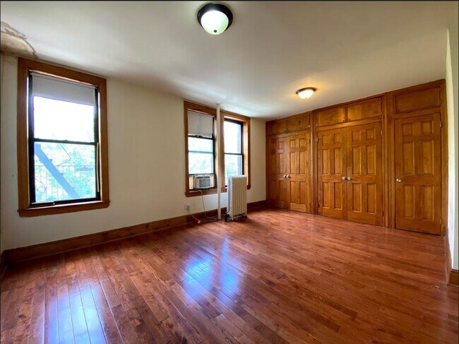 Building Photo - 254 Manhattan Avenue