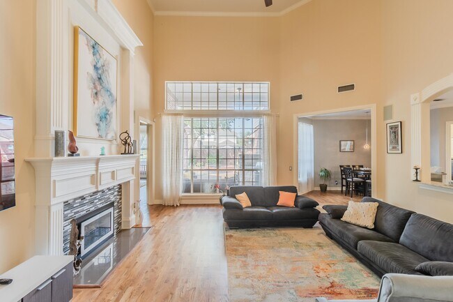 Foto del edificio - 433 Martel Ln