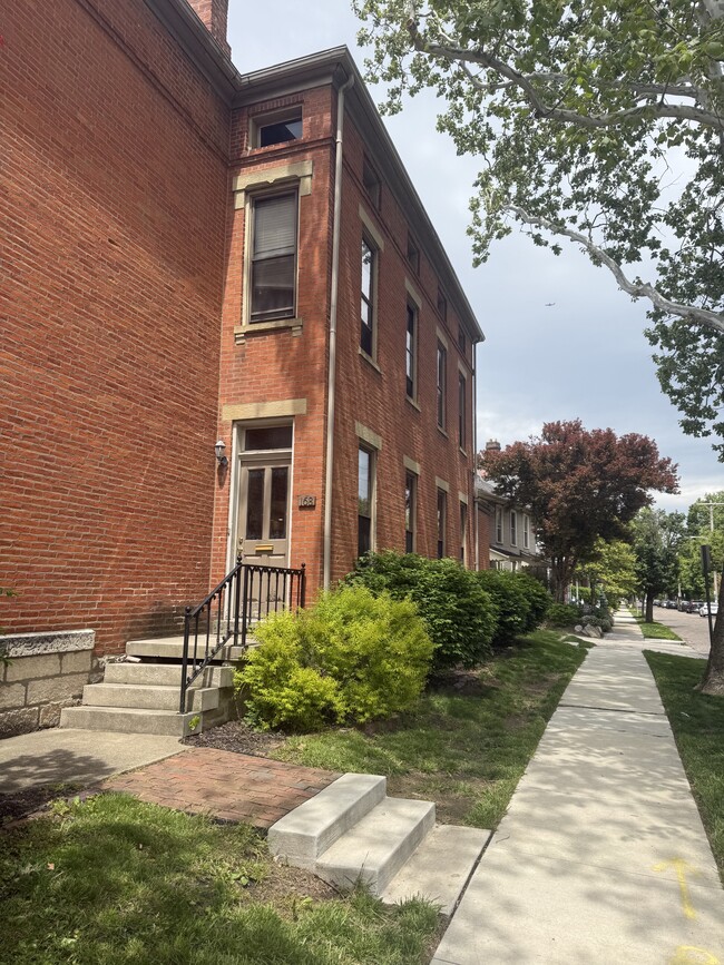 Building Photo - 168 Warren St