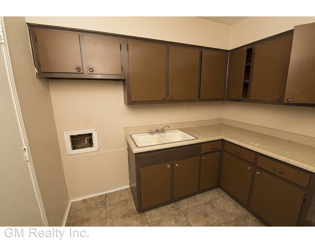 Foto del edificio - 1317 Halcomb Ln