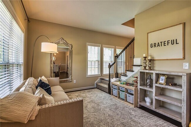 Building Photo - 353 Vinings Vintage Cir SE