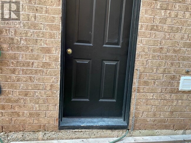 Building Photo - 2524 Banfield Rd