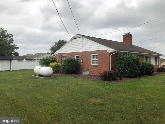 Building Photo - 300 N Star Rd