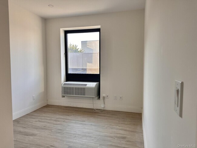 Foto del edificio - 362 W Merrick Rd