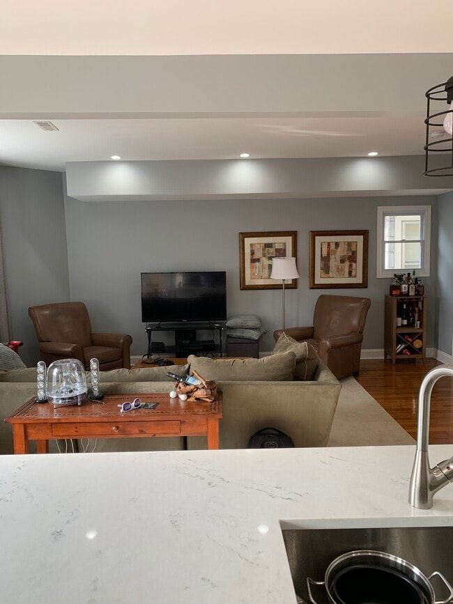 Building Photo - 121 Claremont Ave