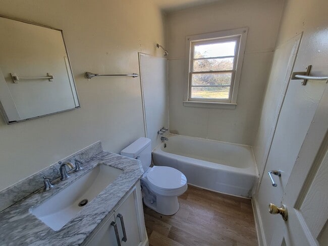 Foto del edificio - 3 Bedroom 1 Bathroom House