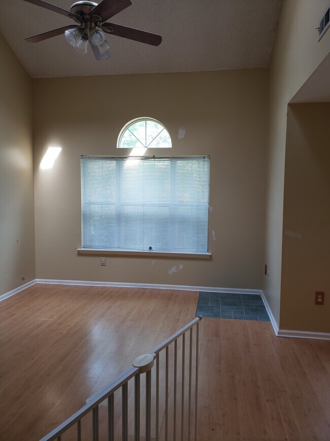 Foto del edificio - 52 Redwood Ln