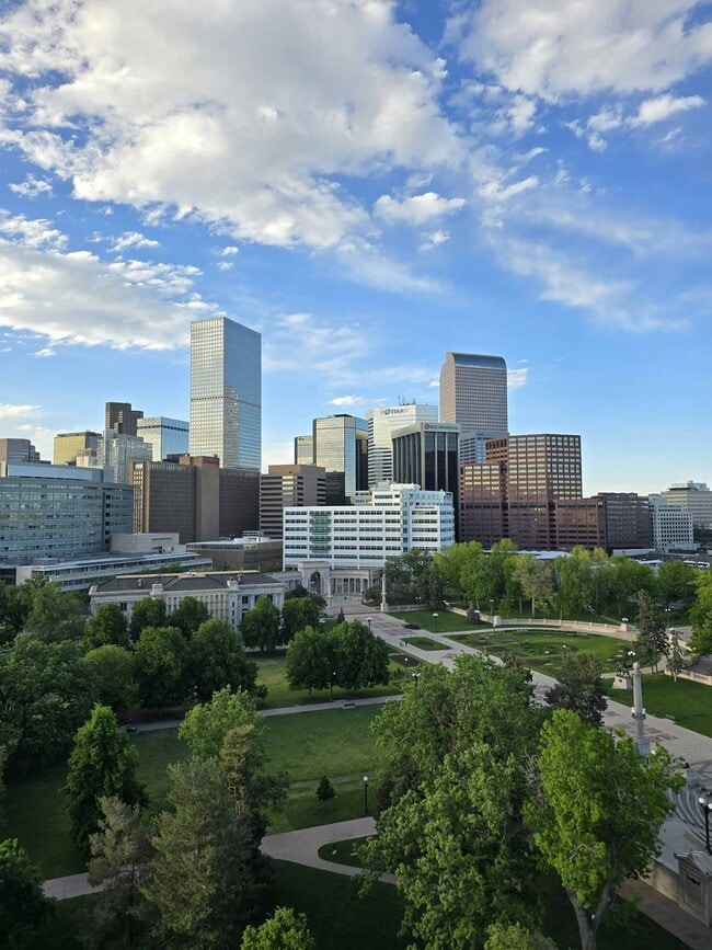 Building Photo - Banyan High Point
