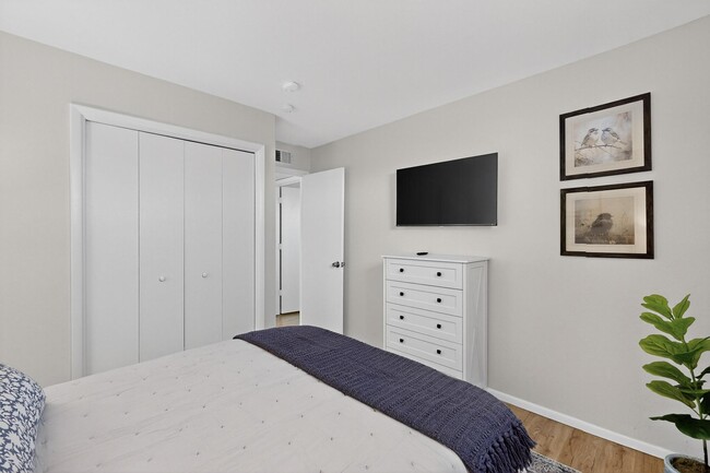 Building Photo - 6093 McKinney Dr NE