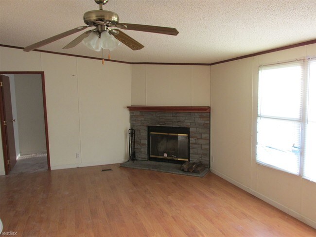 Building Photo - 130 Pineturn Ln