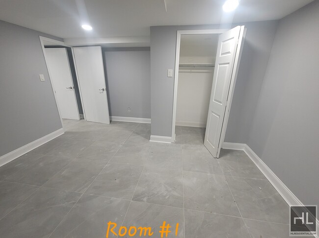 Foto del edificio - Huge Newly Renovated Basement Apartment in...