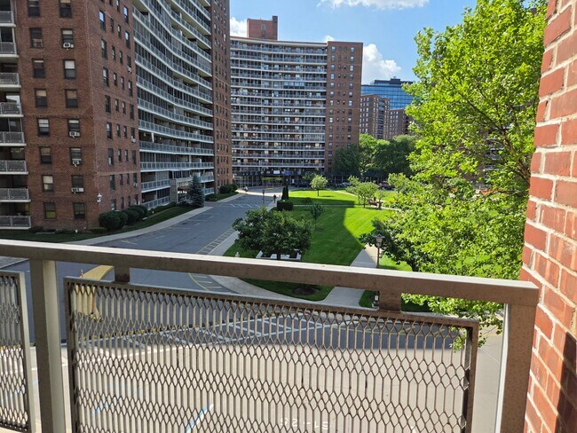 Foto del edificio - 61-25 98th St