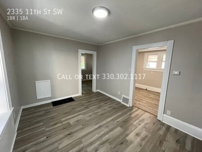 Foto del edificio - One bedroom one bathroom first level apart...