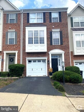 Building Photo - 508 Legrace Terrace NE
