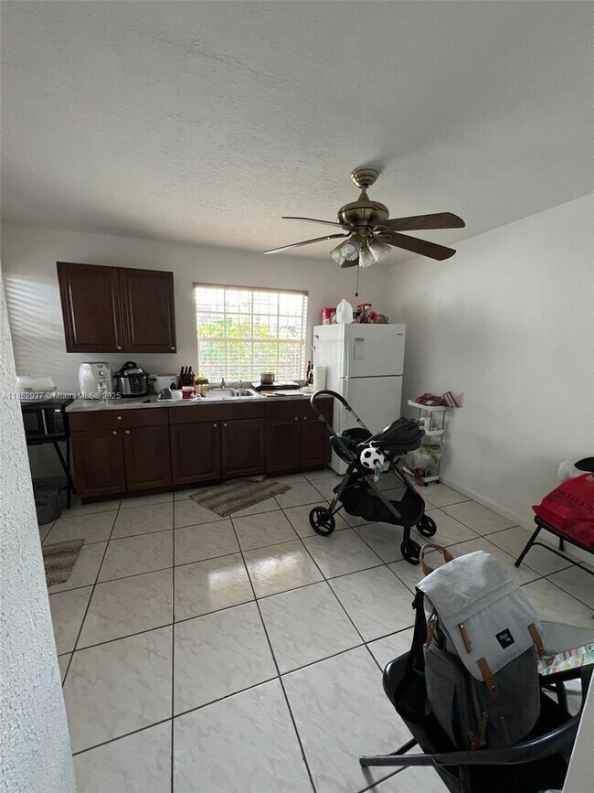 Foto del edificio - 4902 SW 102nd Ave