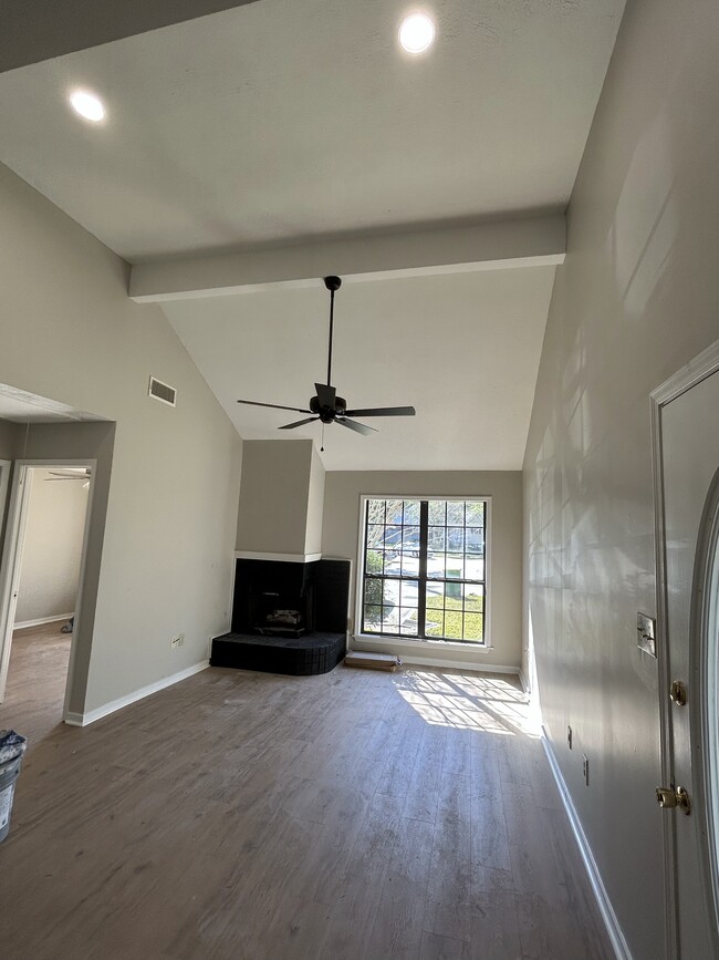 Living area and gas fireplace - 7008 Copper Cove