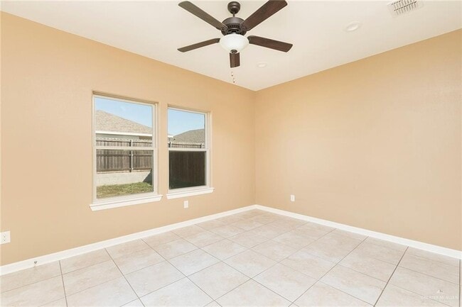 Building Photo - 15 E Candor Dr