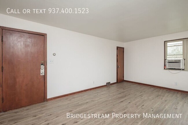 Building Photo - 1 Bedroom Apartment with Covered Parking i...