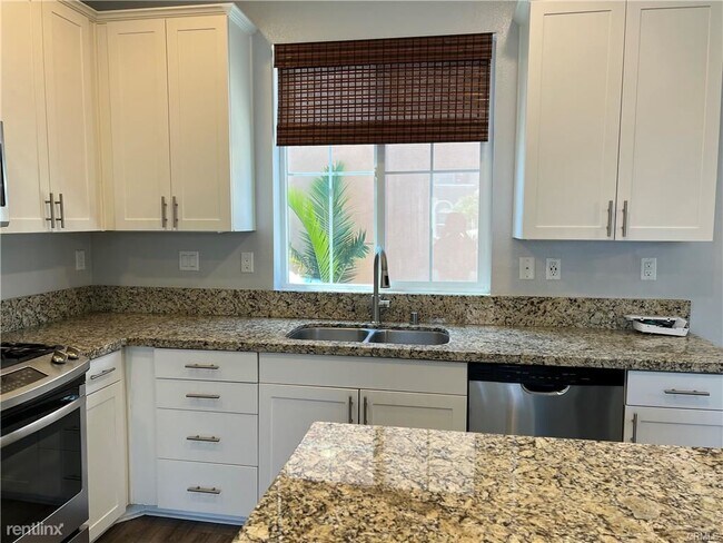 Foto del edificio - 5 br, 3 bath House - 22740 Meyler St