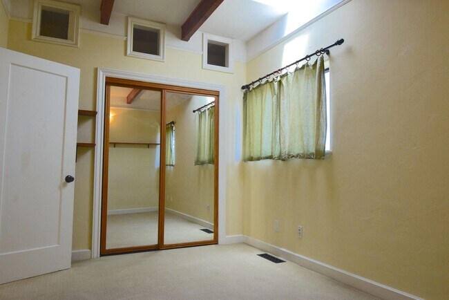 Foto del edificio - Fantastic Home in New Monterey Near DLI