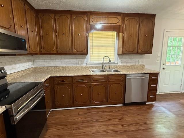Foto del edificio - 3906 Willowbrook Dr