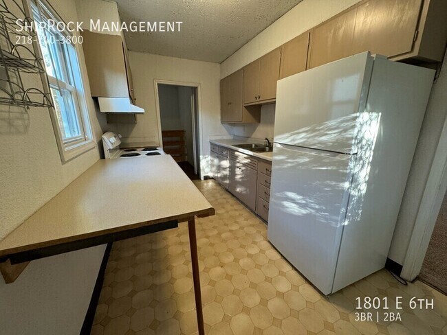 Foto del edificio - 1801 E 6th St